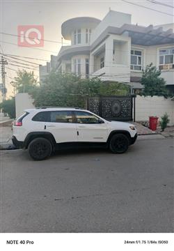جیپ شیرۆکی